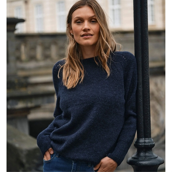 Mos Mosh Tammy Thora Strik, Salute Navy